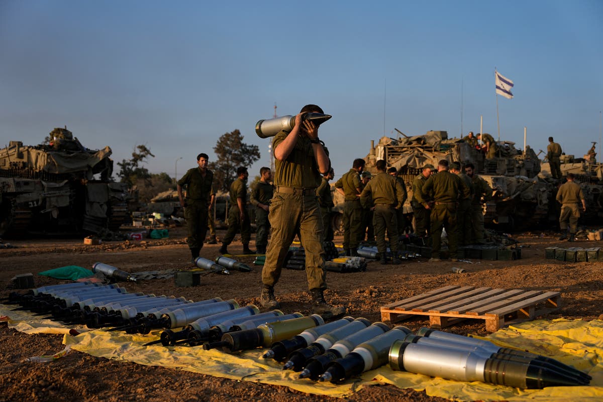 Израел изтегля хиляди войници от Газа, докато битката се фокусира върху главния южен град на анклава