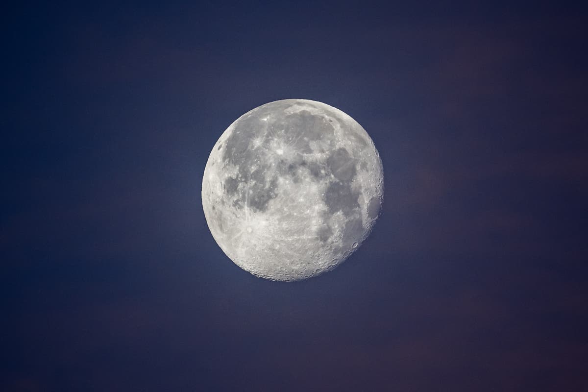 Навахо нацията моли НАСА да отложи изстрелването на Луната заради плана за погребване на човешки останки