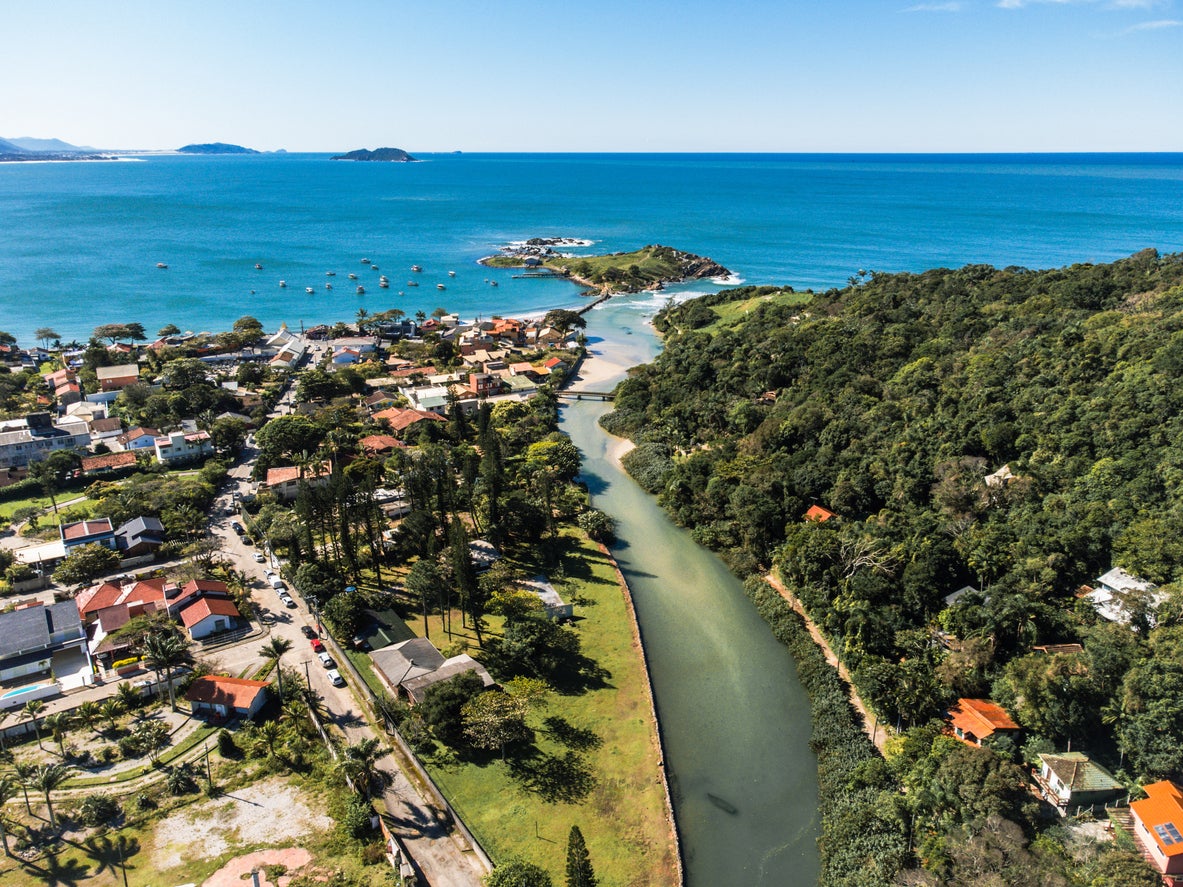 Florianopolis is divided between the Brazilian mainland and the island of Santa Caterina