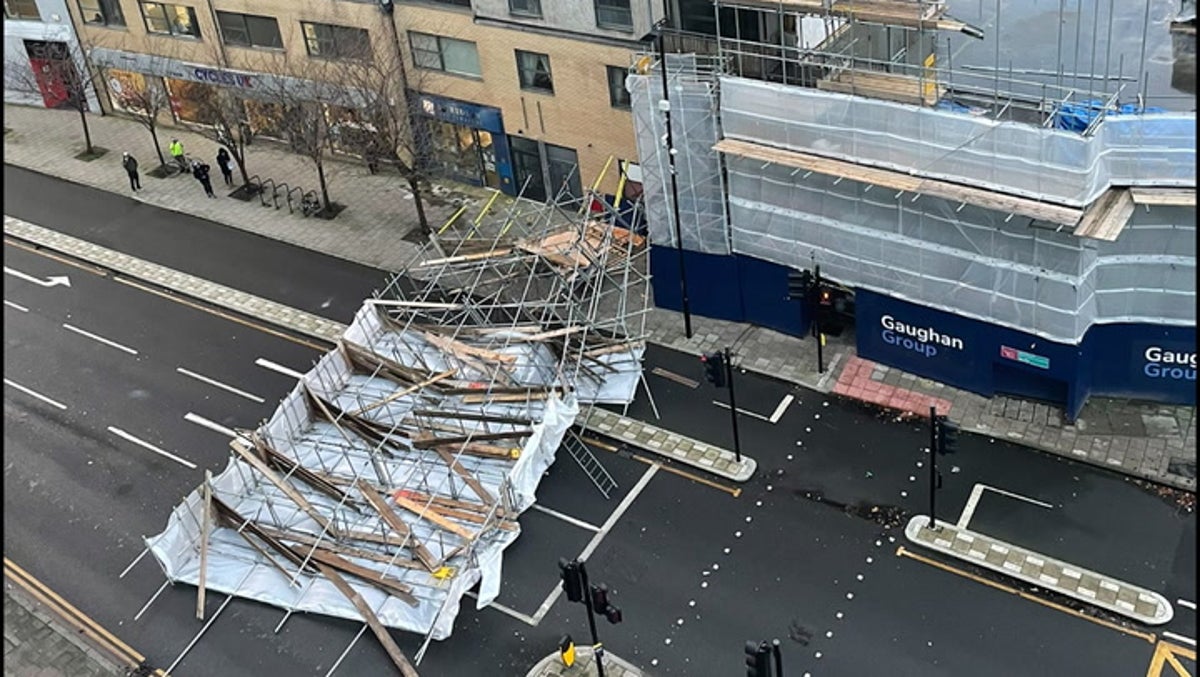 Storm Henk: Scaffolding collapses onto road in Greenwich as 60mph winds hit London