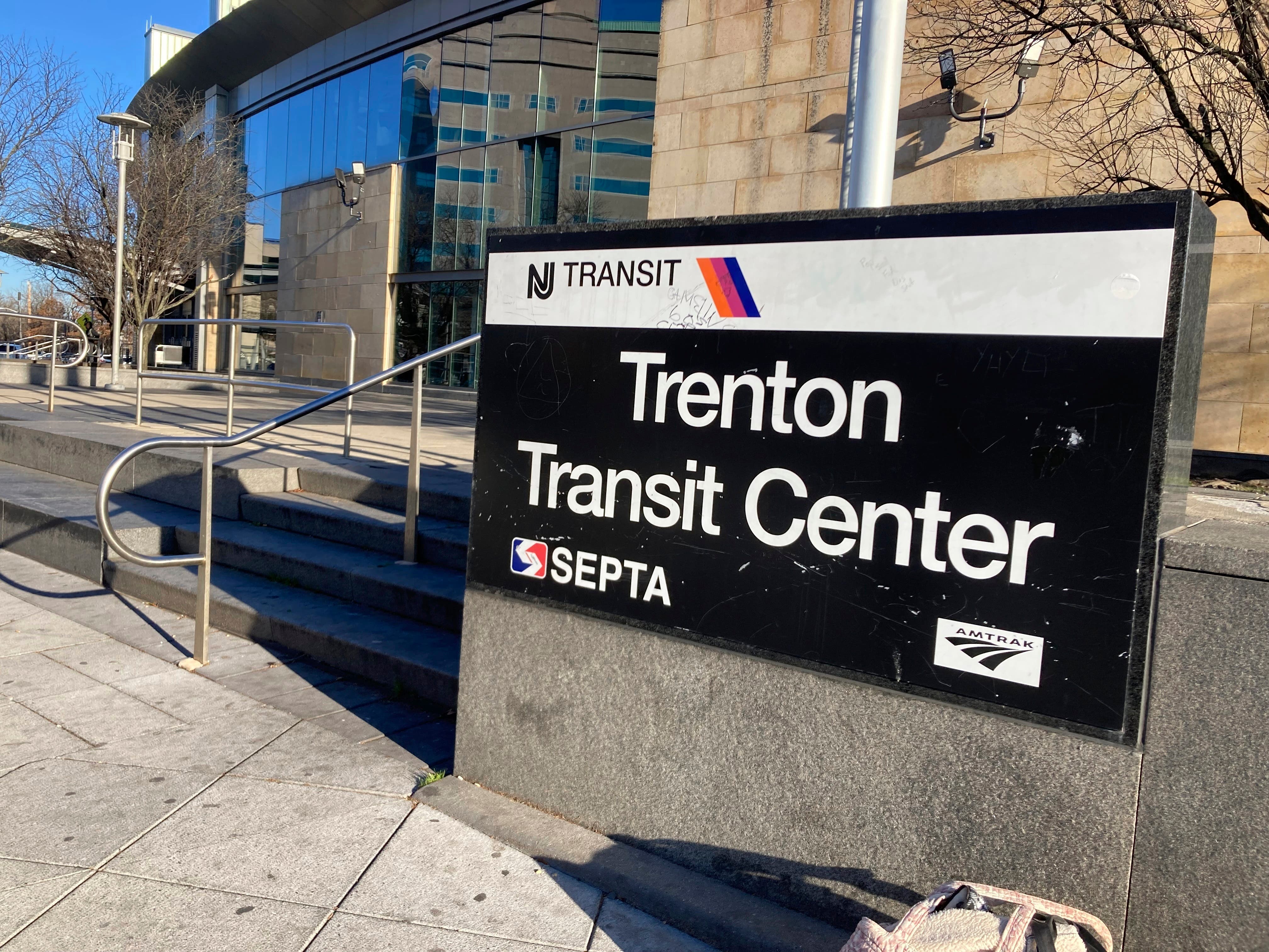 Suburbs put the brakes on migrant bus arrivals after crackdowns in Chicago and New York - Vimarsana News
