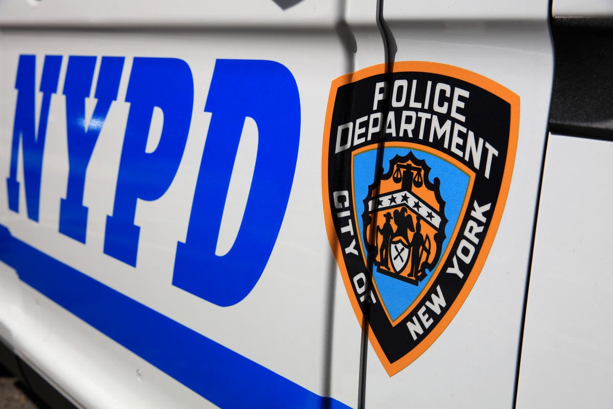 Твърди се, че бивш капитан на полицията в Ню Йорк е прострелял шофьор в крака при инцидент с ярост на пътя