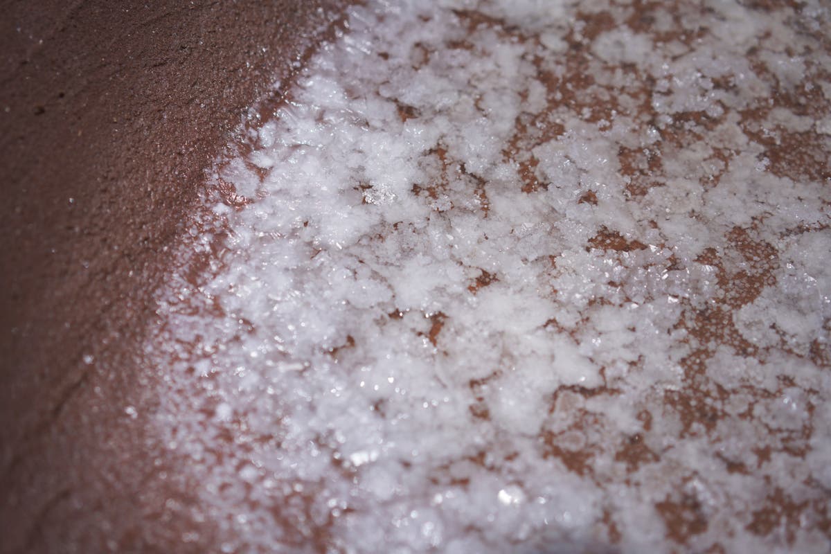 Как местните семейства правят сол в едно от последните останали солени петна на Хаваите