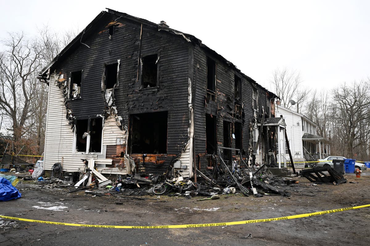 Четири деца загинаха при пожар, разкъсал многофамилна къща в Кънектикът