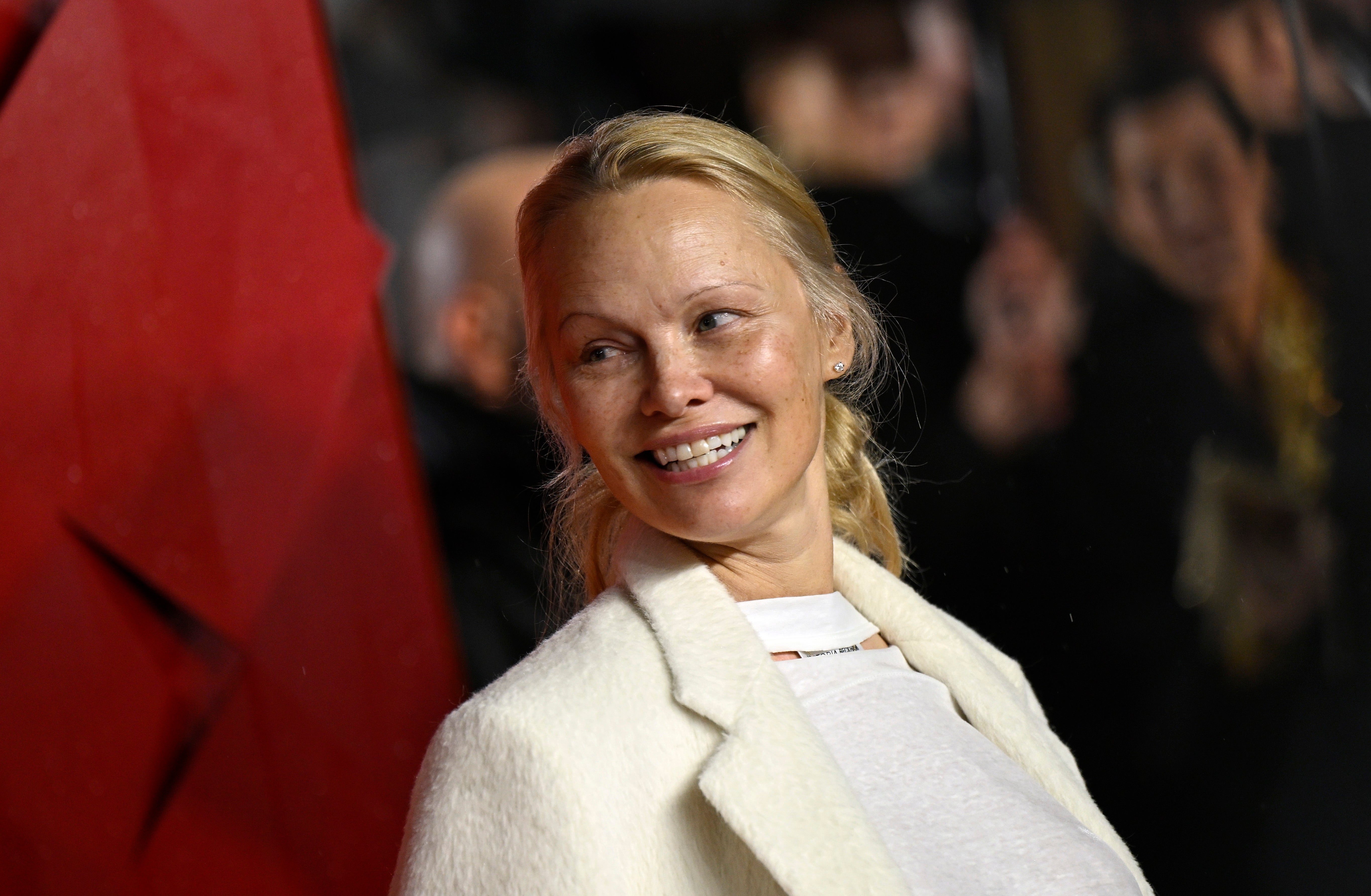 Pamela Anderson goes makeup free while posing for Proenza