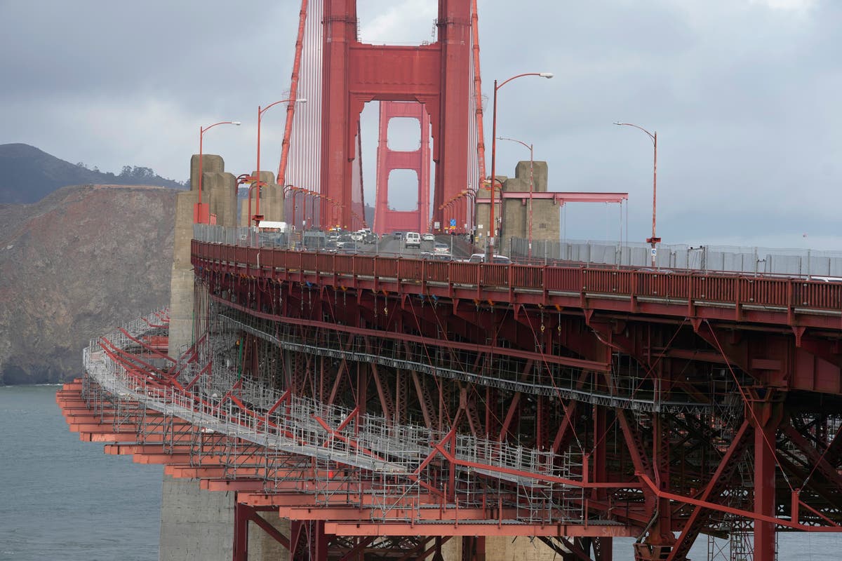 Минаха десетилетия, но Сан Франциско най-накрая инсталира мрежи, за да спре самоубийствата край моста Голдън Гейт