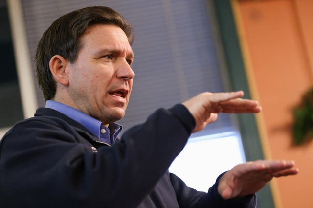 <p>Republican presidential candidate Florida Governor Ron DeSantis gestures as he speaks during a campaign event at the Johnnie Mars Family Restaurant in Sioux City, Iowa, U.S., January 3, 2024.</p>