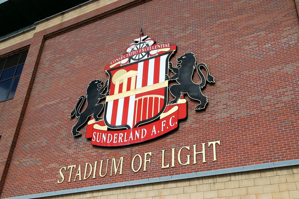 Sunderland apologise to fans after stadium bar decorated in Newcastle colours