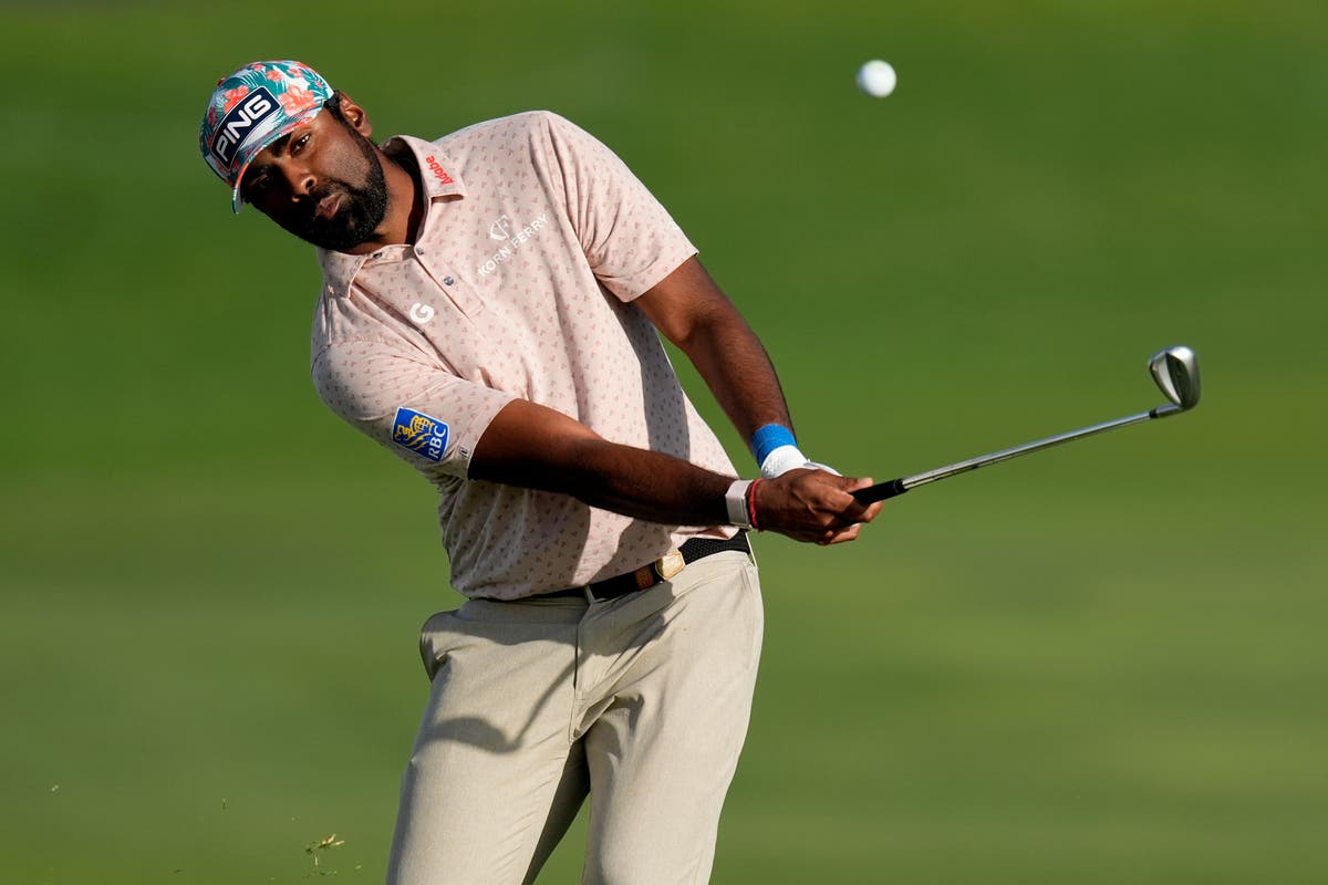 Birdie blitz fires Sahith Theegala into lead at Hawaiian opener