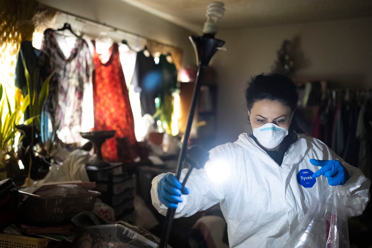 Los Angeles County has thousands of ‘unclaimed dead.’ These investigators retrace their lives Los Angeles County has thousands of ‘unclaimed dead.’ These investigators retrace their lives