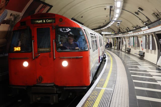 <p>London tube strikes have been called off at the last minute </p>