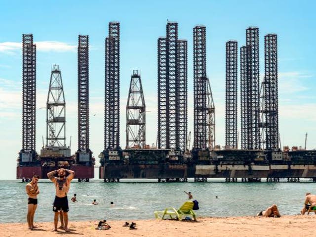 <p>Oil rigs in the Azeri capital Baku</p>