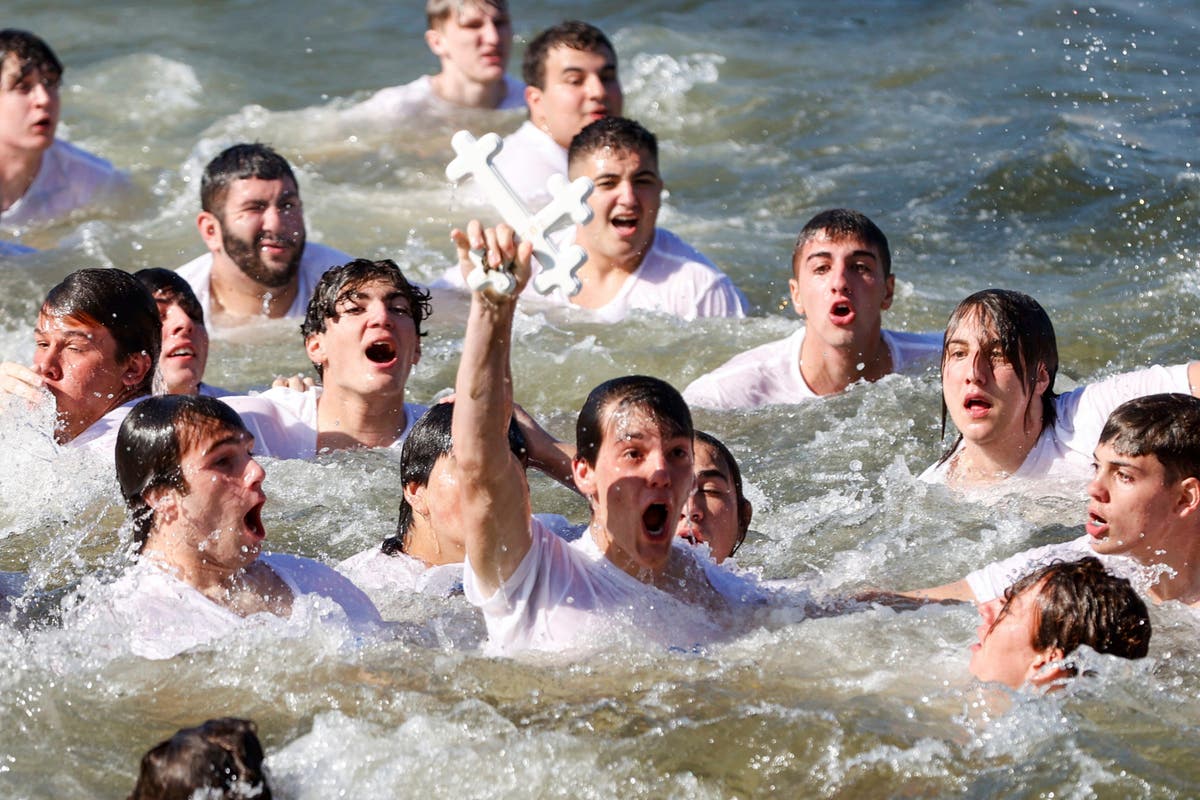 Florida's Greek community celebrates the Epiphany with annual dive into ...