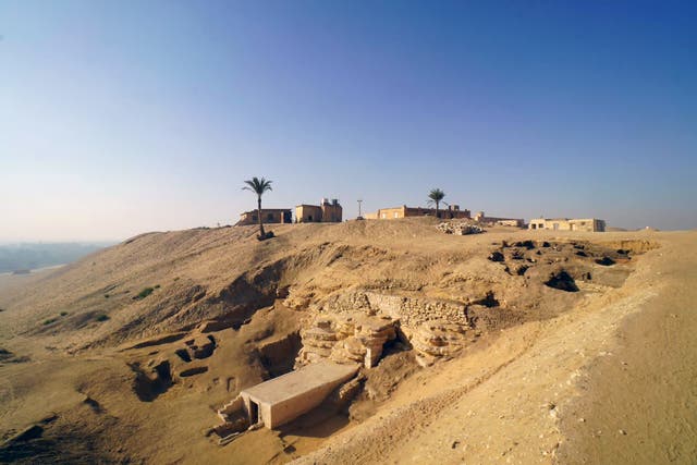 <p>Un equipo de arqueólogos egipcios y japoneses descubren nuevos restos en Saqqara</p>