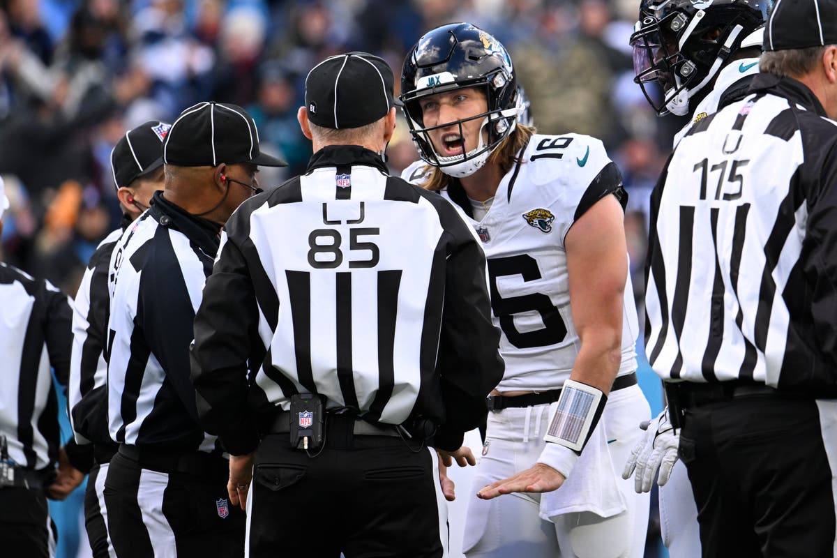 Lawrence stopped short of goal line as Jags eliminated from playoff race in 28-20 loss to Titans