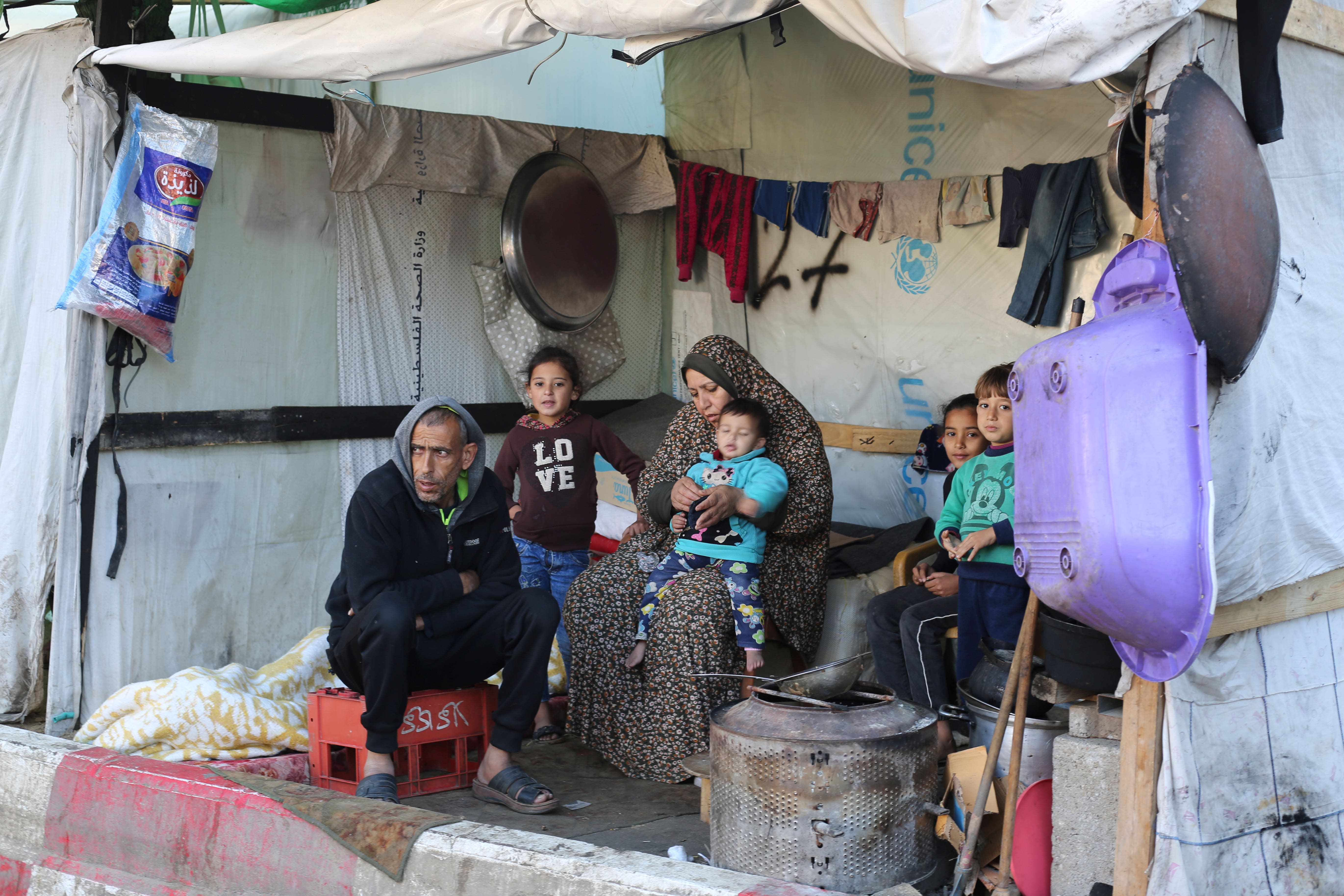 Palestinians displaced by the Israeli bombardment of the Gaza Strip (AP Photo/Hatem Ali)