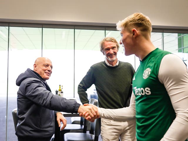 <p>Sir Jim Ratcliffe and Sir Dave Brailsford of INEOS meet Rasmus Hojlund of Manchester United</p>