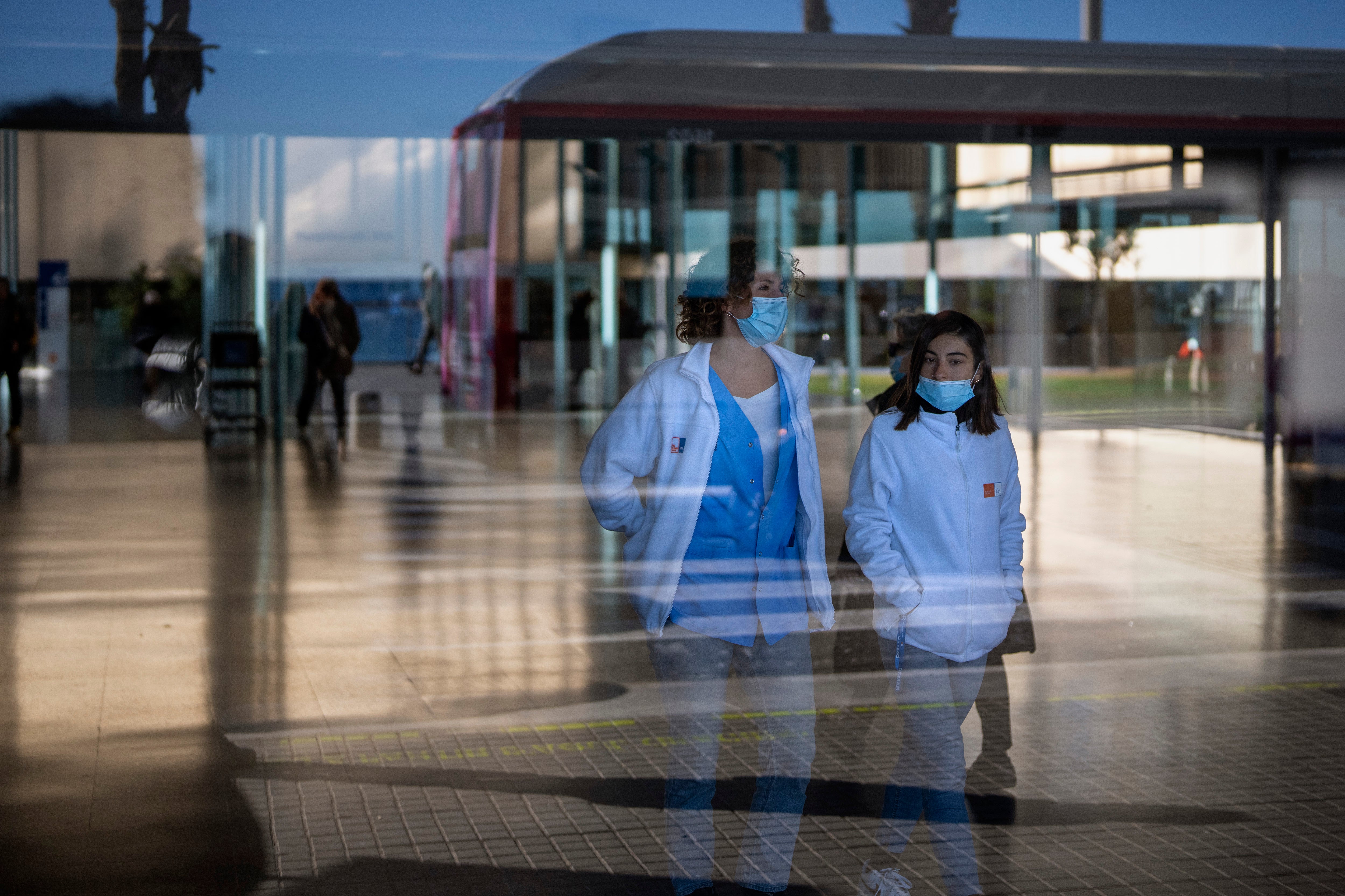 Face masks will become mandatory in hospitals and healthcare centres in Spain this week