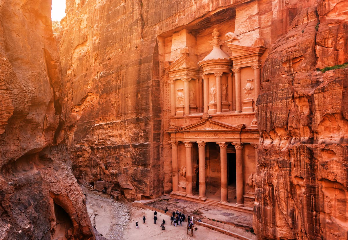 British archaeologists discover hidden tomb laid undisturbed for 2,000 years under city of Petra British archaeologists discover hidden tomb laid undisturbed for 2,000 years under city of Petra