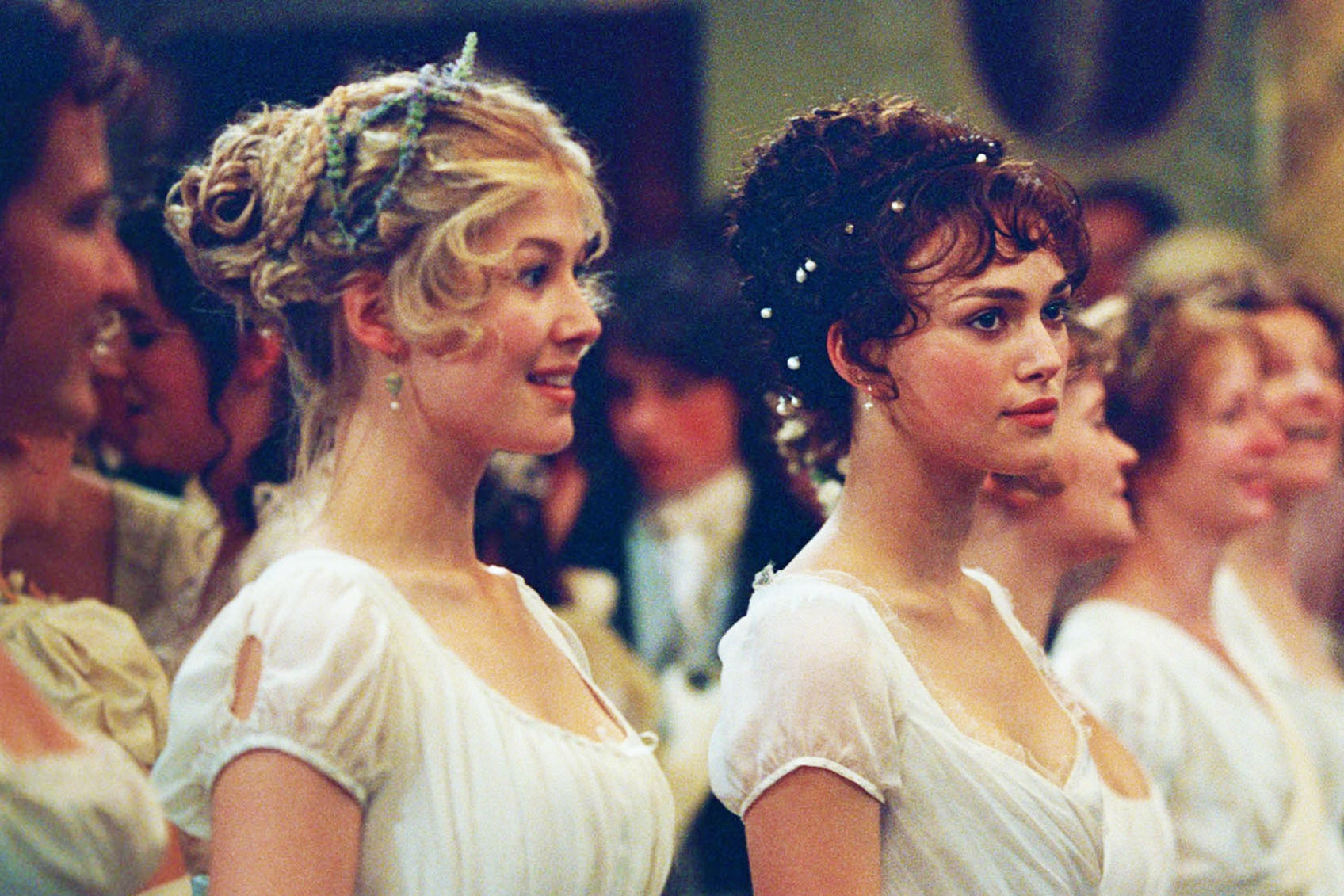 Actors Rosamund Pike and Keira Knightley as Jane Bennet and Elizabeth Bennet, respectively, in 2005 film Pride and Prejudice