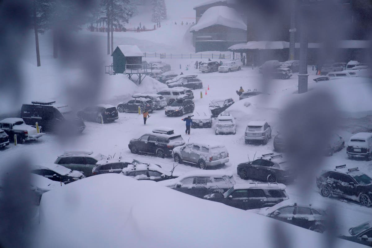 One killed and two rescued as avalanche hits Tahoe ski resort