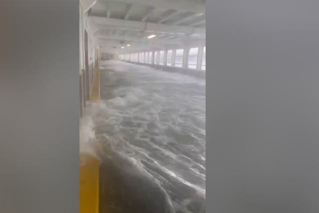 <p>Huge waves flood ferry deck and smash against cars during Washington storm.</p>