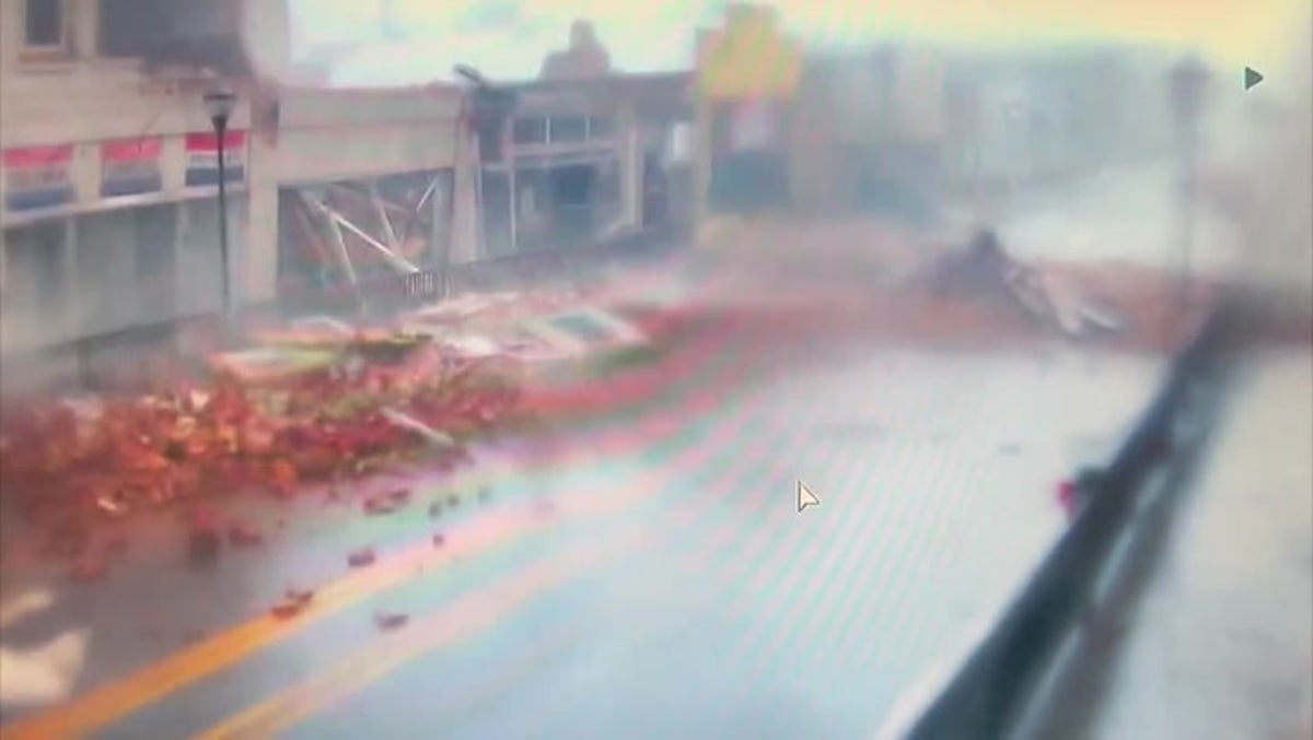 Tornado destroys building in 10 seconds as it rips through South Carolina