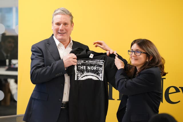 Labour Party leader Sir Keir Starmer, with the editor of the Manchester Evening News Sarah Lester, during a visit to the newspaper’s offices in Oldham, Greater Manchester (Peter Byrne/PA)