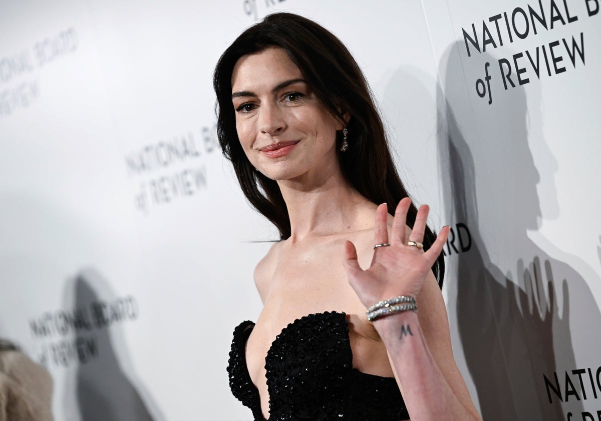 Anne Hathaway leaves Vanity Fair photoshoot in solidarity with Condé Nast strike