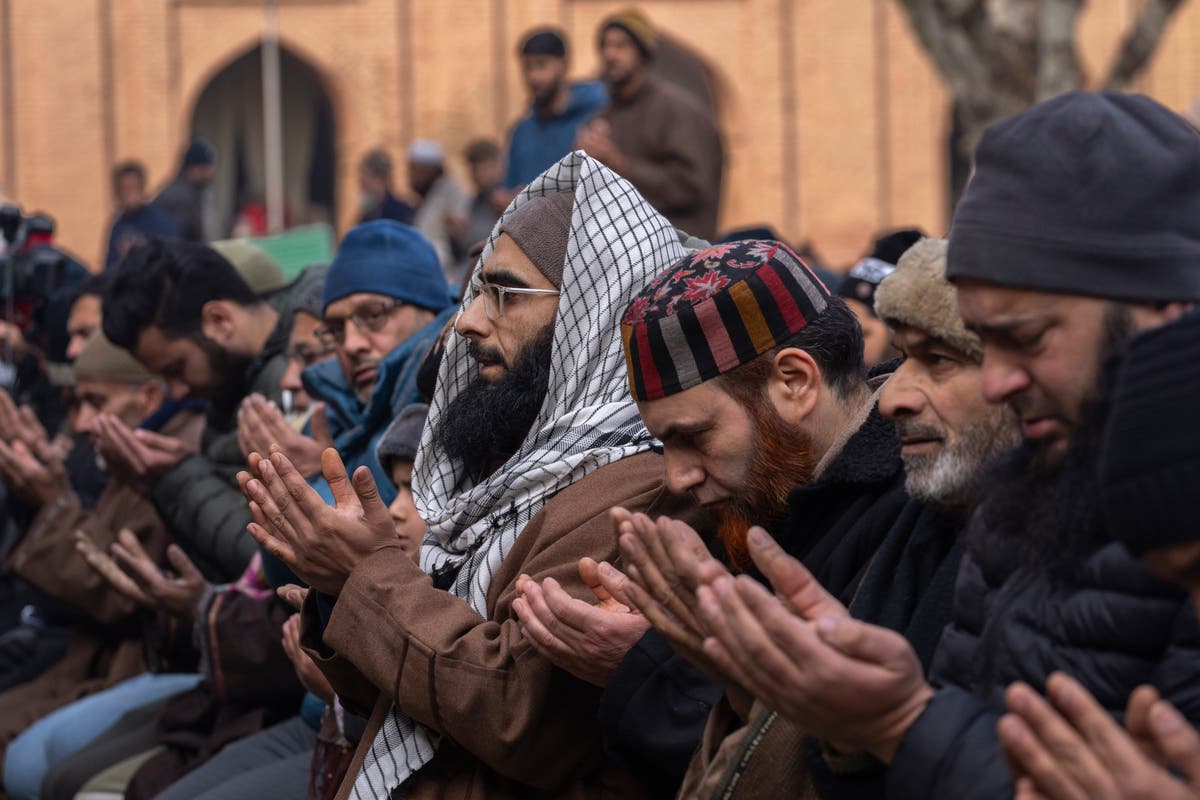 Kashmir residents suffer through a dry winter waiting for snow. Experts point to climate change Kashmir residents suffer through a dry winter waiting for snow. Experts point to climate change
