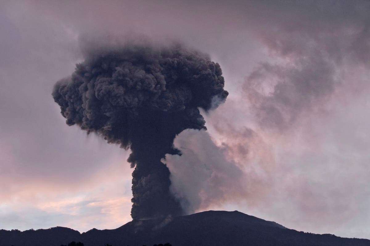 Indonesia’s Mount Marapi erupts again, leading to evacuations but no reported casualties Indonesia’s Mount Marapi erupts again, leading to evacuations but no reported casualties