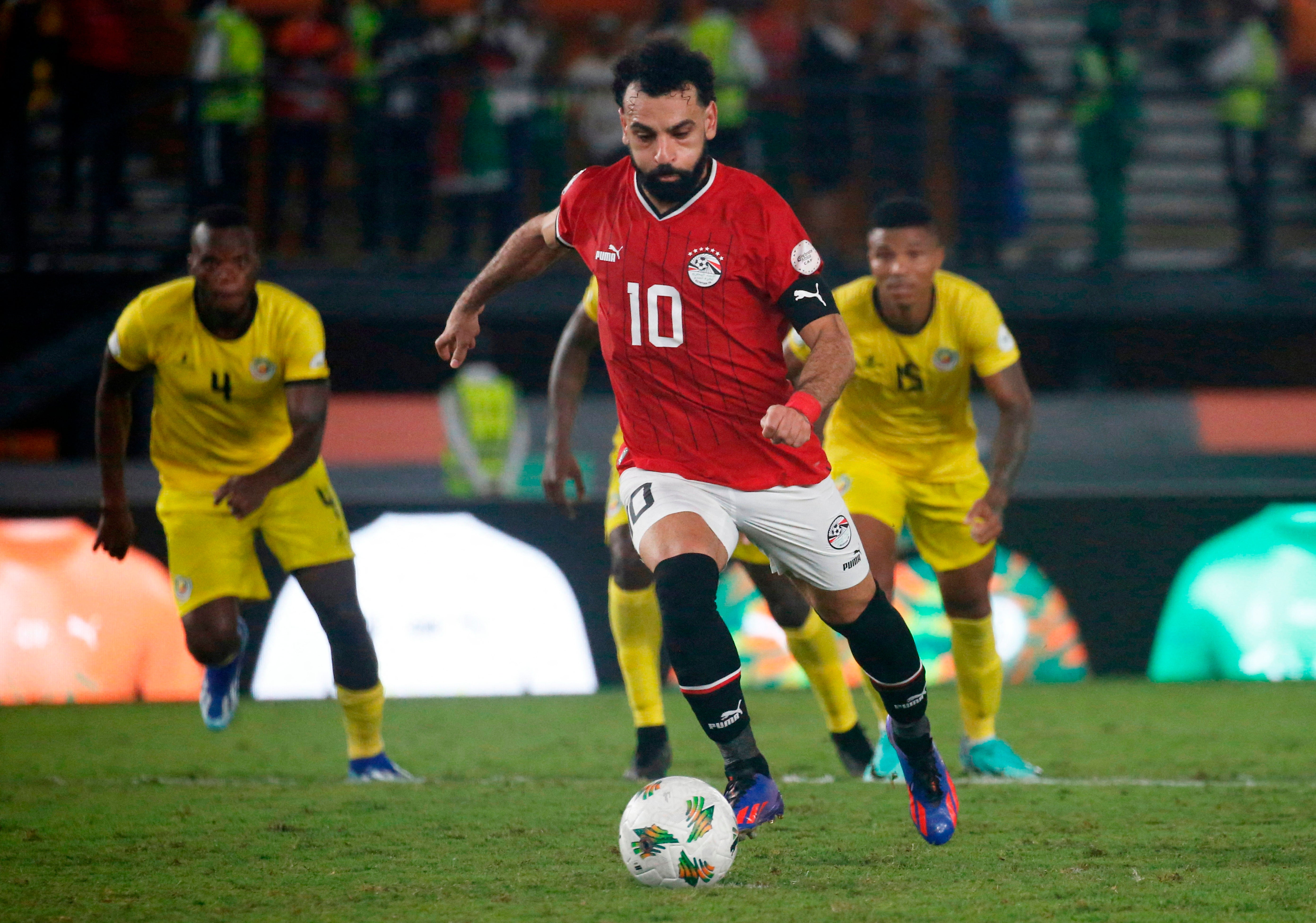 Mohamed Salah fires home Egypt’s late equaliser from the spot