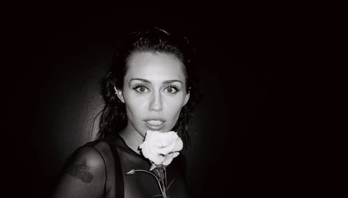Miley Cyrus celebrates one year since release of single ‘Flowers’ The
