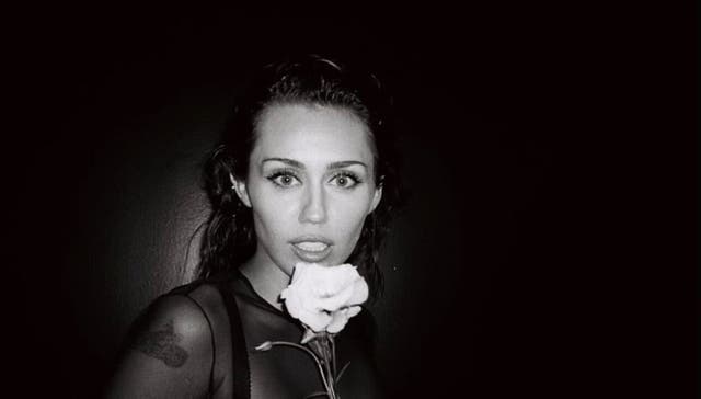 <p>Miley Cyrus thanks her fans as she marks one year of her single ‘flowers’  </p>