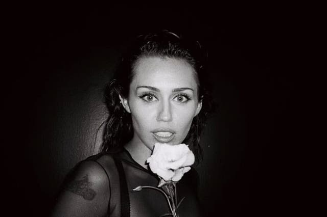 <p>Miley Cyrus thanks her fans as she marks one year of her single ‘flowers’  </p>