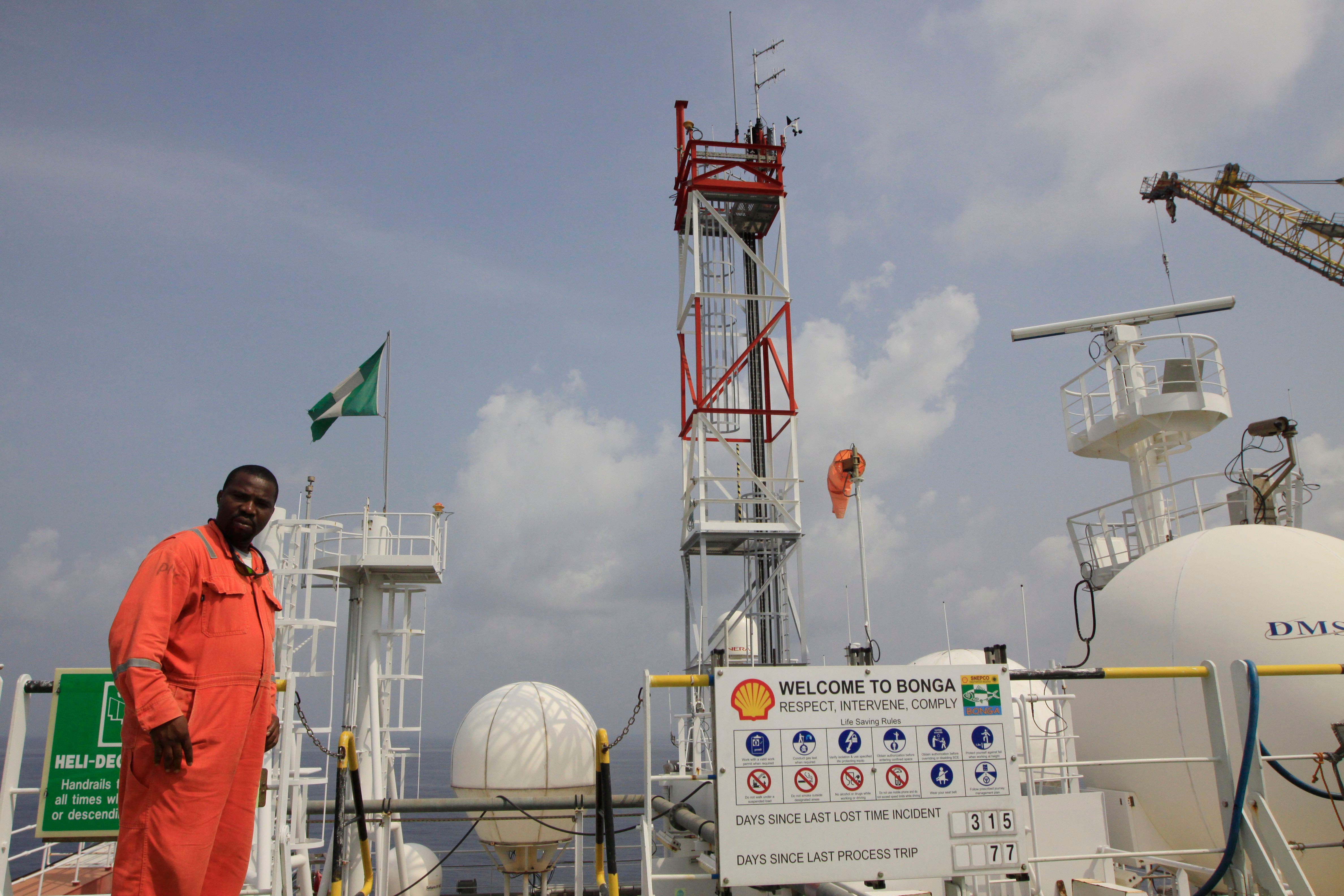 Shell to sell big piece of its Nigeria oil business, but activists want pollution cleaned up first - Vimarsana News