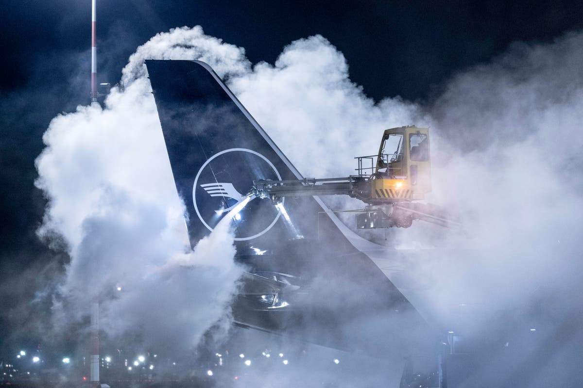 Heavy snowfall and freezing rain cause flight cancellations across Germany