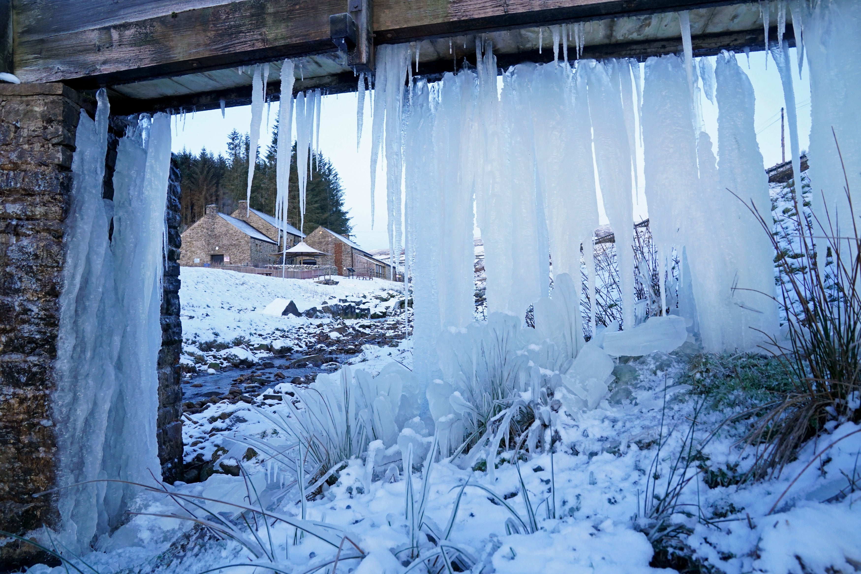 After temperatures fell to -13C in central Scotland, forcasters are predicting freezing conditions and snow will continue for much of Britain this week