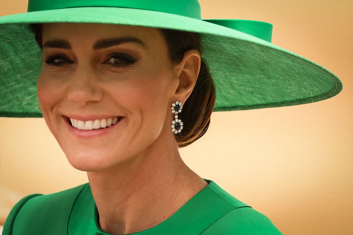 Kate Middleton được đưa vào bệnh viện sau ca phẫu thuật cùng Vua Charles để đến bệnh viện điều trị tuyến tiền liệt trực tiếp trên sóng