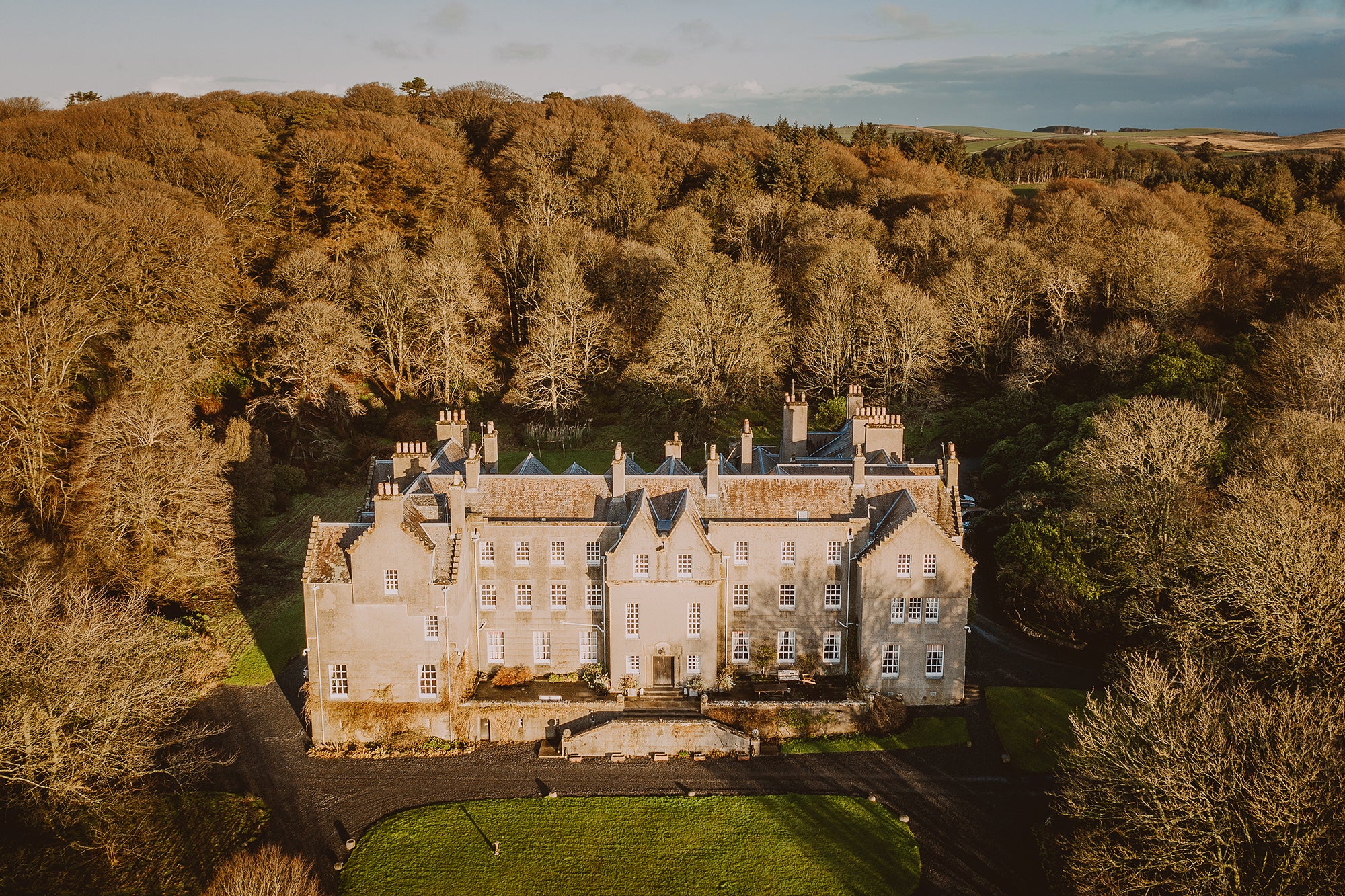 This Edwardian castle features elegant rooms fit for a queen