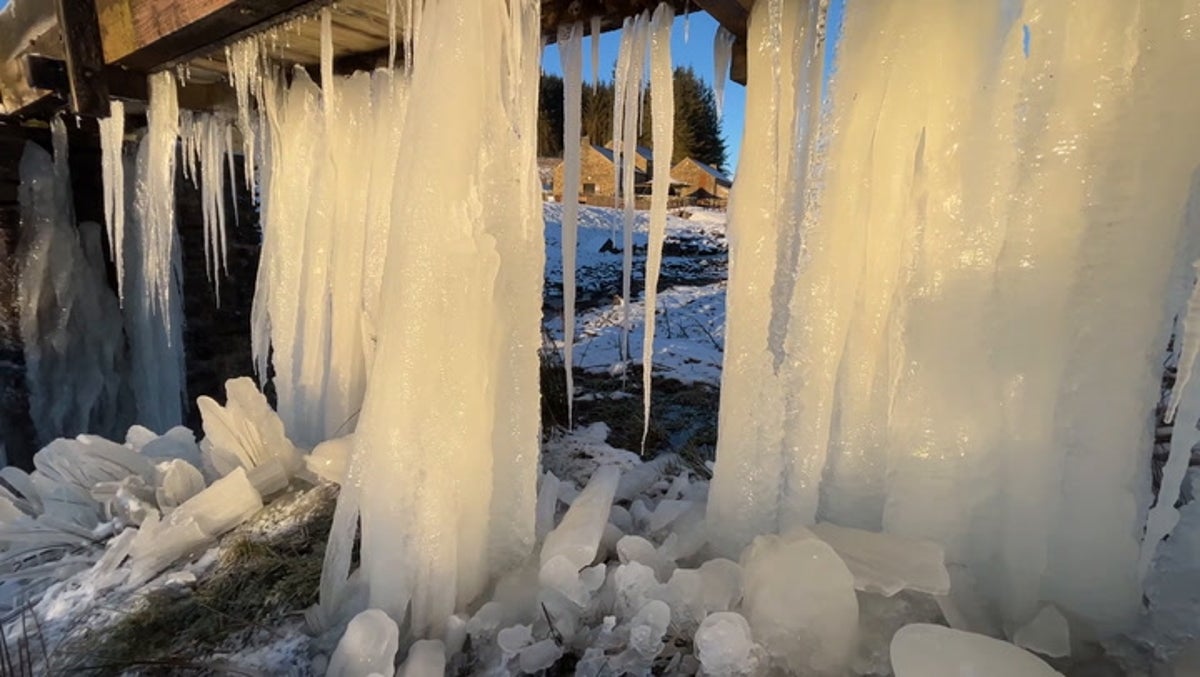 Daggers of ice hang off Durham bridge as temperatures drop to -8