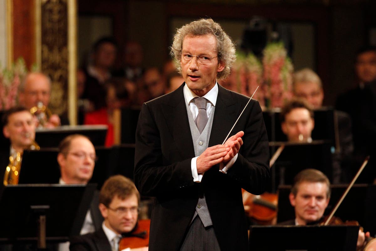 Franz Welser-Möst is back with Cleveland Orchestra after cancer surgery and slipped disk