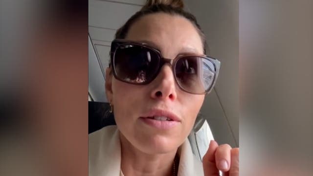 <p>Jessica Biel gets stuck on plane unable to land because of snowstorm - but finds funny way to pass time.</p>