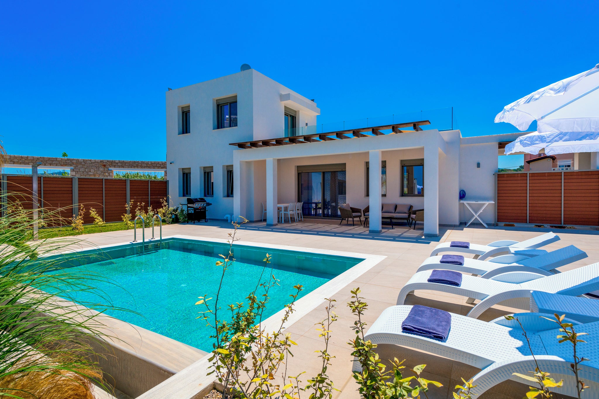 Spend days lounging by the pool or on Theologos beach with a stay at Villa Panaxia Kohille
