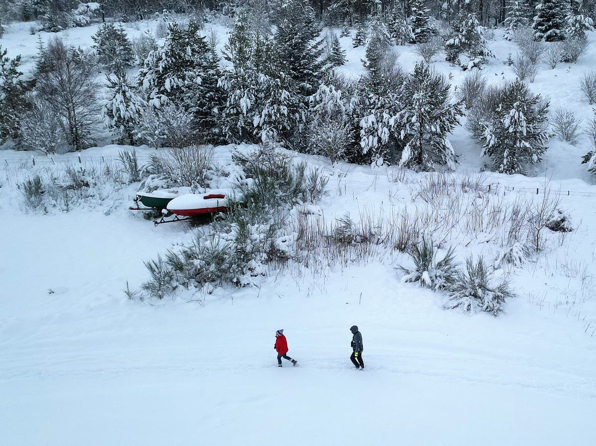 UK weather - live: Norwegian blast to bring snow as Met Office issues three days of warnings