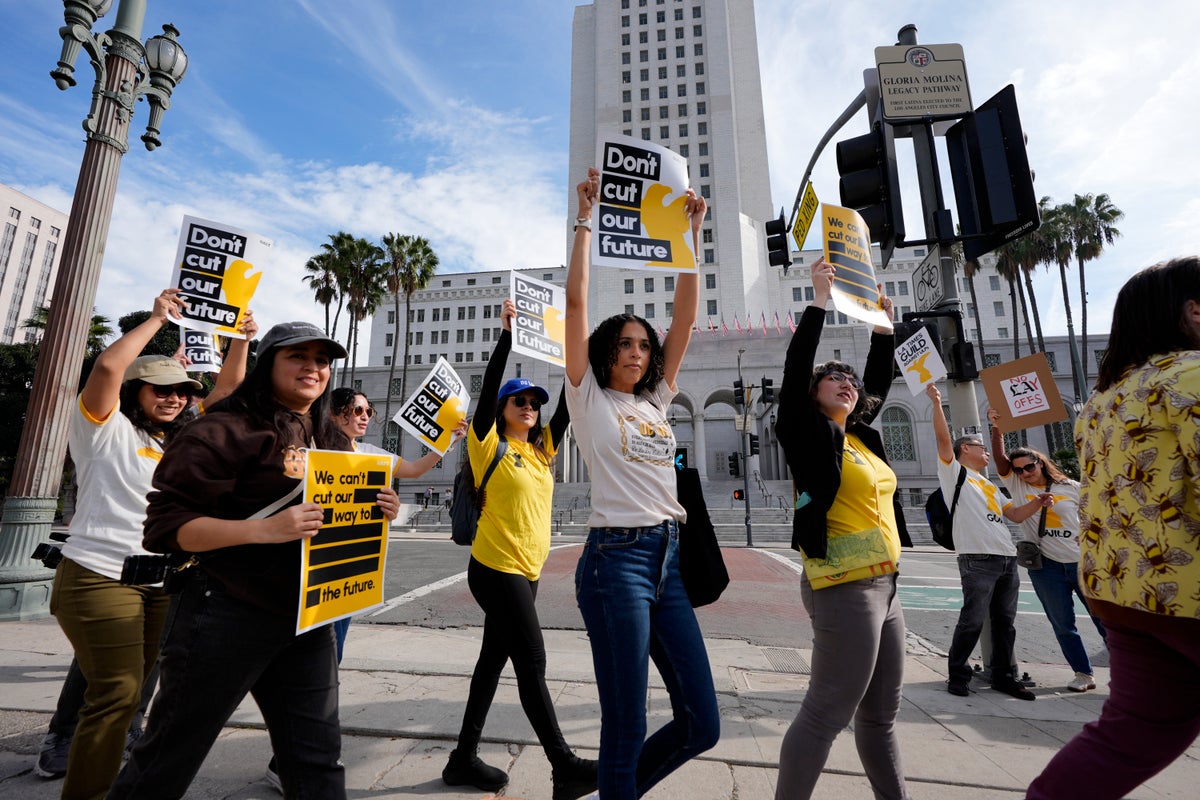 Los Angeles Times to lay off one-fourth of newsroom staff starting this ...