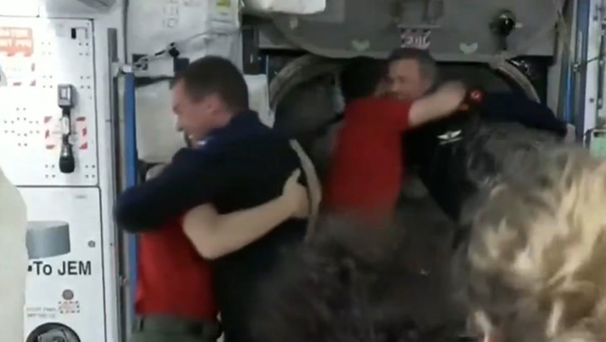Astronauts greet Axiom Mission 3 team with hugs as they arrive on ISS