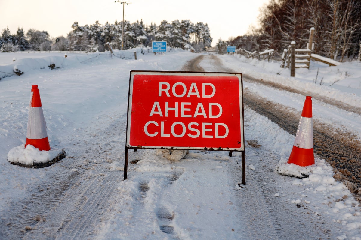 UK weather – live: Met Office issues snow warning this week as heavy rain pelts Scotland