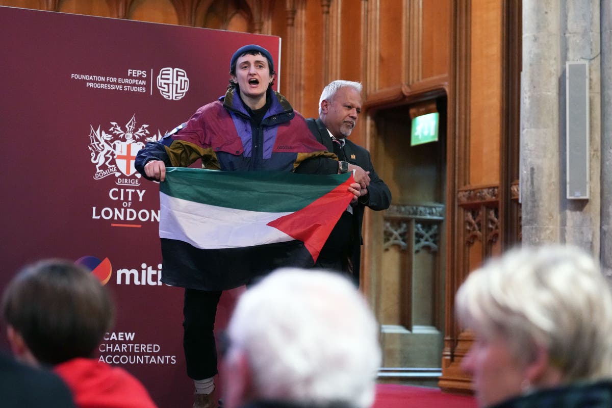 Speech by Labour’s David Lammy disrupted by pro-Palestinian protesters