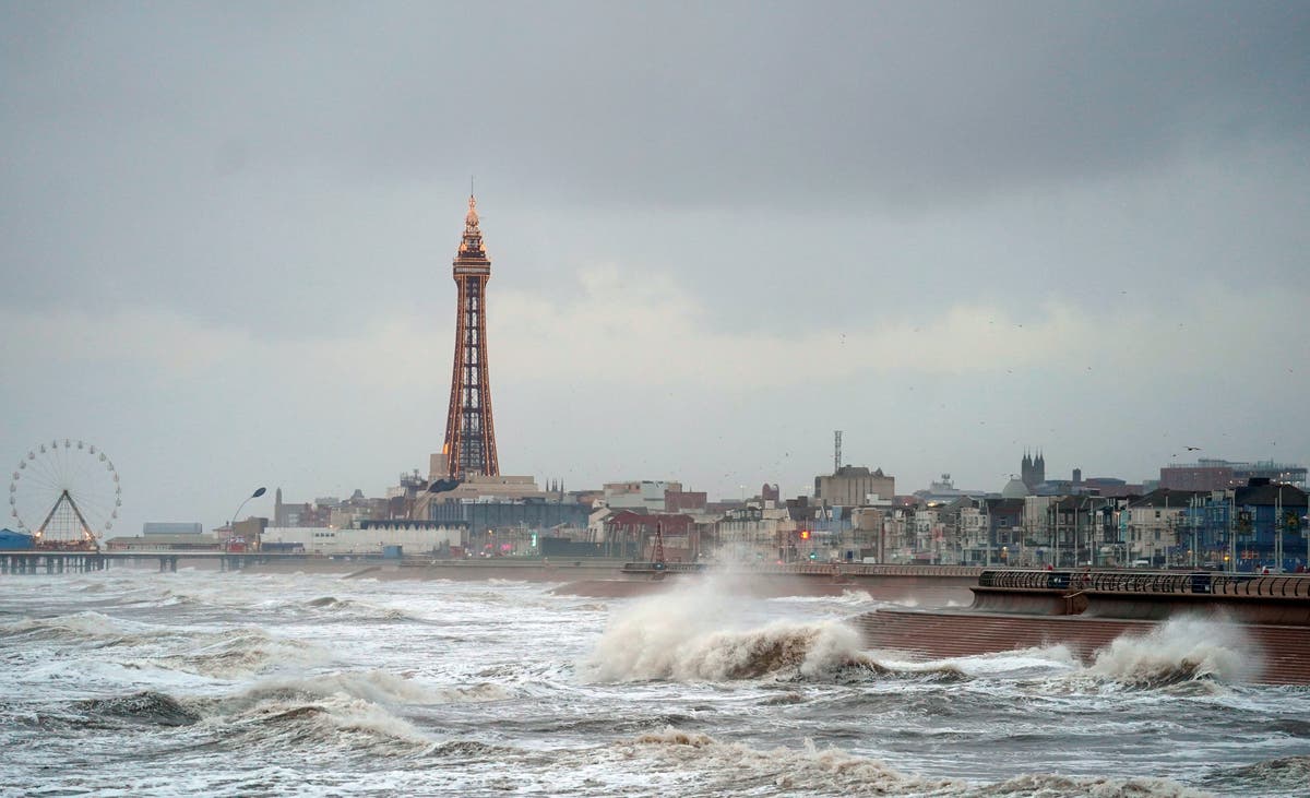 UK weather: Storm Isha cancels trains, flights as 100mph winds trigger cyclone warning